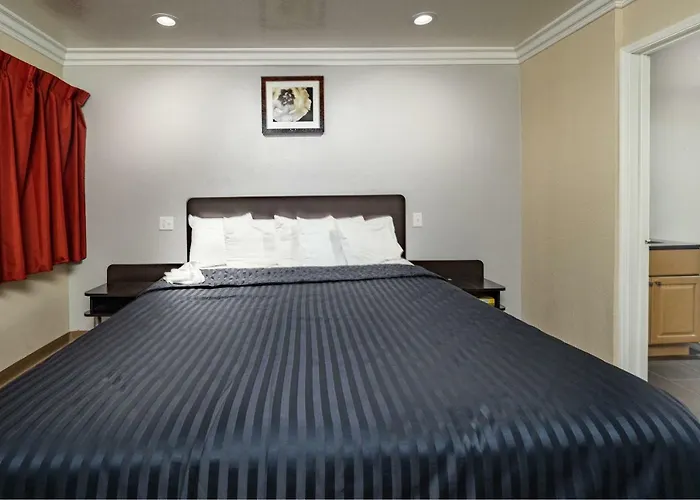 Travelodge By Wyndham Sacramento Convention Center