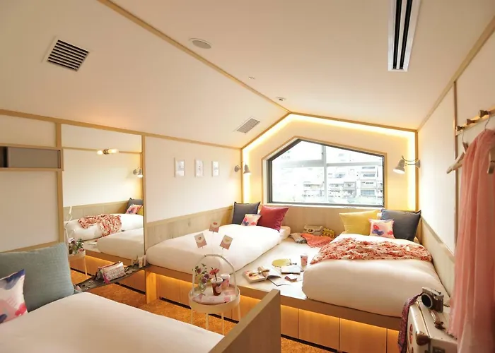 Hostel: Cafetel Kyoto Sanjo For Ladies