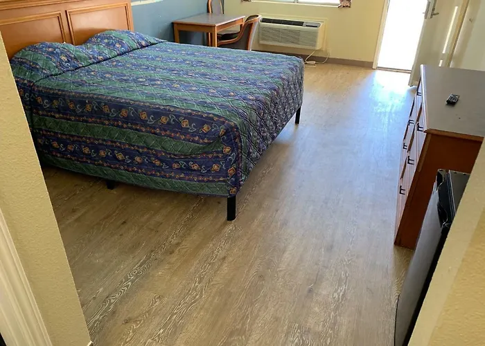 Motel: Guest Inn And Suites