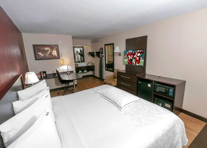 Cheap hotel: Red Roof Inn Plus+ Statesville