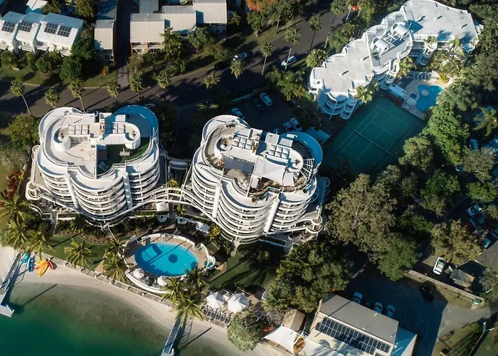 Hotels with tennis Noosa Pacific Resort