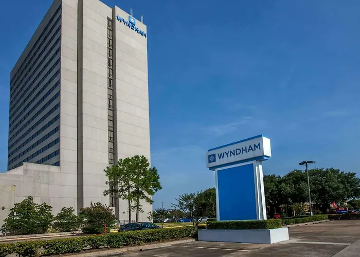 4 star hotel: Wyndham Houston West Energy Corridor