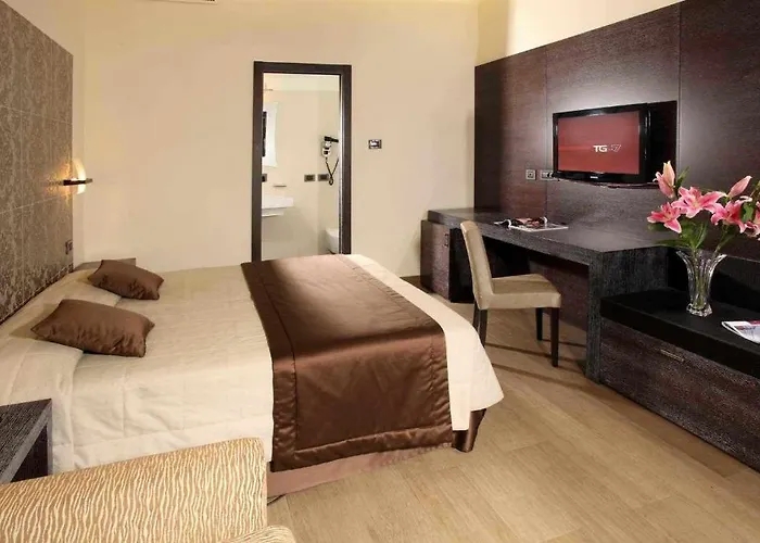 Beach hotel: Class House