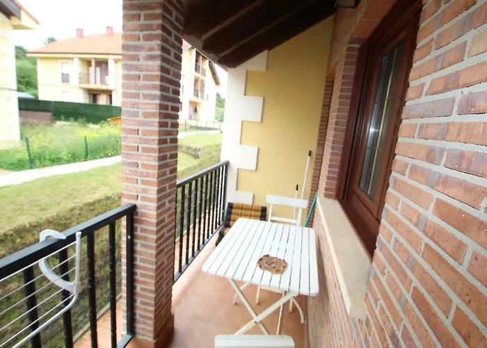 Hotel cerca del colegio: Urbanizacion Lagos Azules Apartamento Comillas