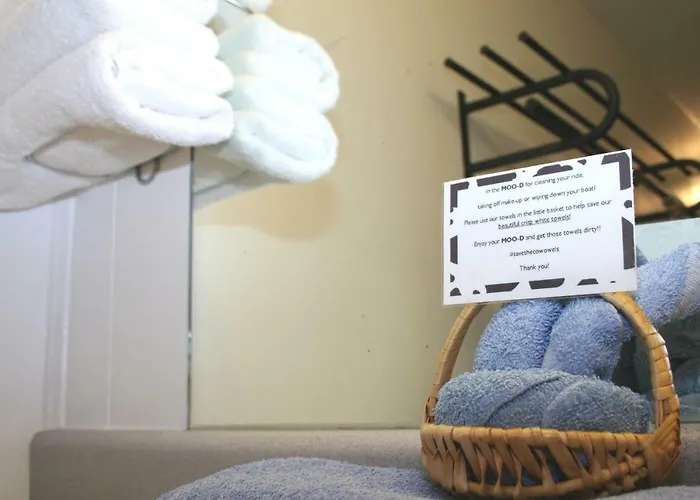 Motel: Lake Lighthouse Inn