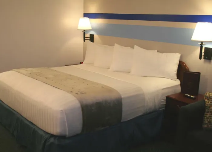 Motel: Lake Lighthouse Inn