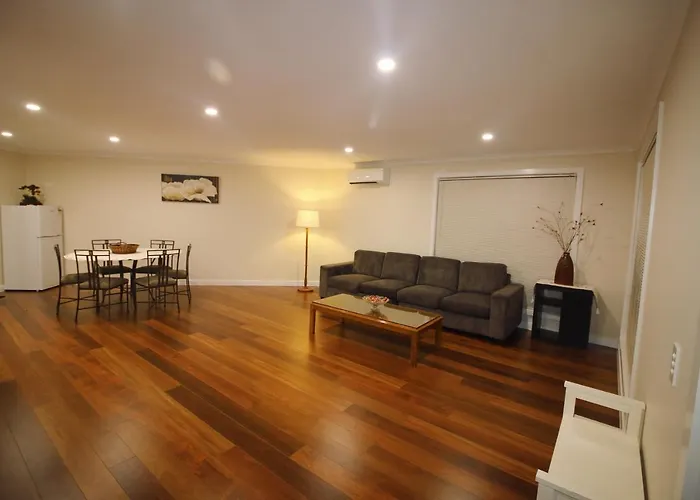 Pension Guide Silver House - Melbourne Airport Accommodation - 7 Minutes From Melbourne Airport