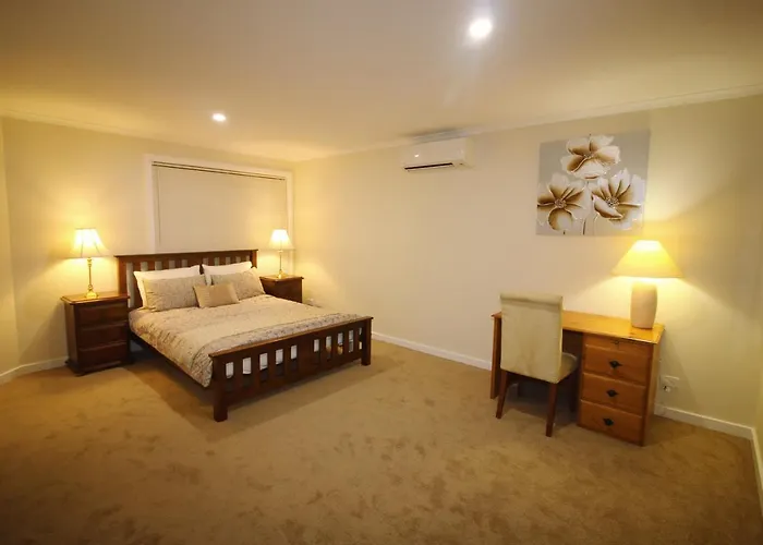 Pension Guide Silver House - Melbourne Airport Accommodation - 7 Minutes From Melbourne Airport