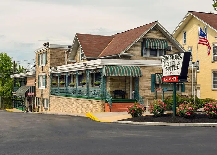 Beach hotel: Simmons Motel And Suites