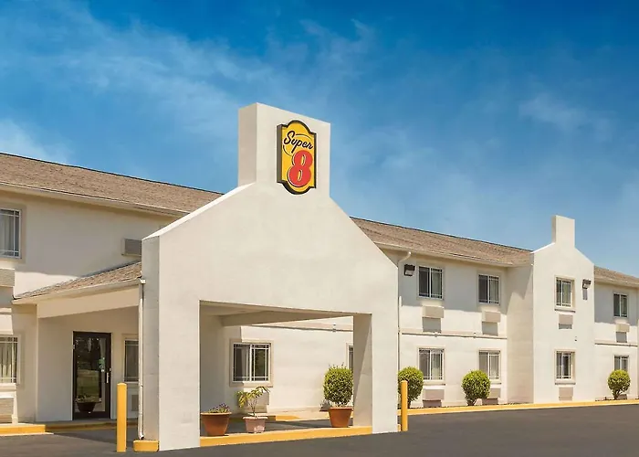 Cheap hotel: Super 8 By Wyndham Vicksburg