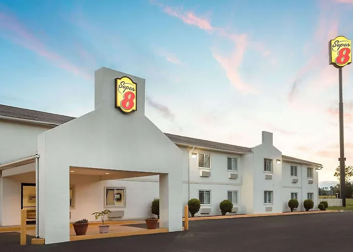Cheap hotel: Super 8 By Wyndham Vicksburg