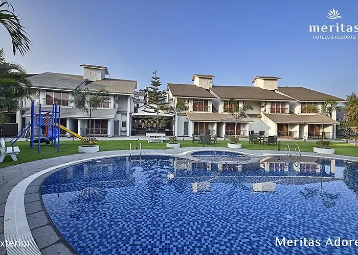 Hotel with pool: Meritas Adore Resort