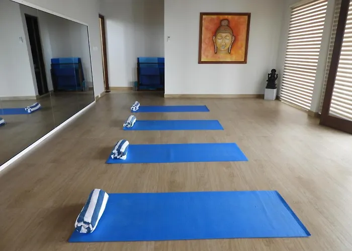 Hotel with view: Sapphire Seas Beachfront Hotel