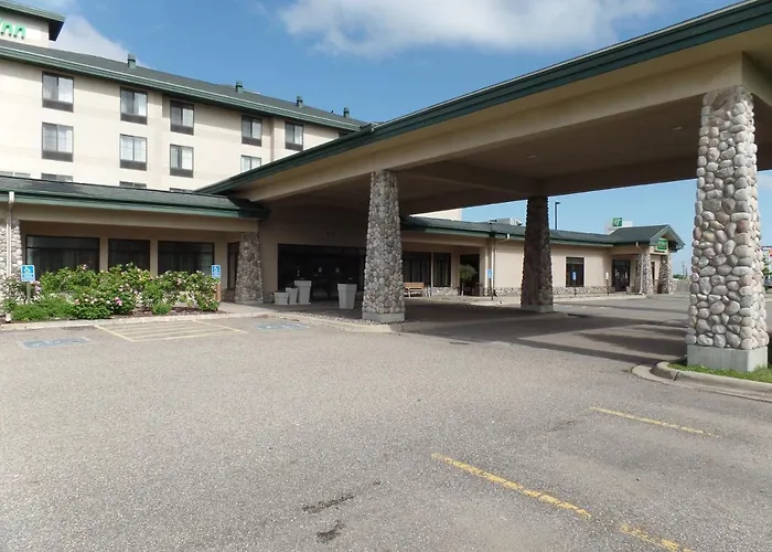Holiday Inn Hotel & Suites Owatonna